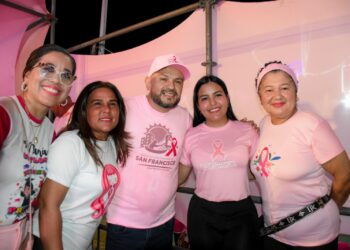 San Francisco marcha de rosa contra el cáncer de mama