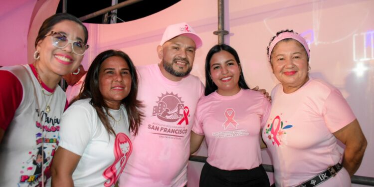 San Francisco marcha de rosa contra el cáncer de mama