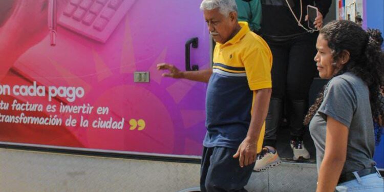 Alcaldía de Maracaibo inició jornada de registro y cobro de tributos en el Callejón de los Pobres
