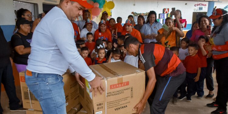 Alcaldía de San Francisco realiza entregas de equipos para mejorar infraestructuras educativas