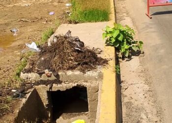 Una tonelada de desechos removió la Alcaldía de Maracaibo de drenajes en la Plaza Zapara