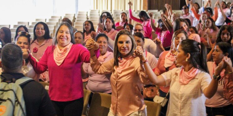 Emprendedoras marabinas de la Gran Misión Venezuela Mujer recibieron su certificación
