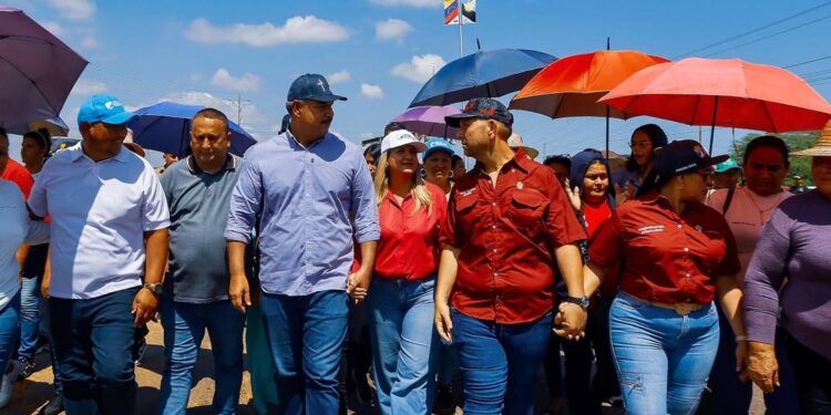 El Gobernador luis Caldera reinaugura seis kilómetros del Corredor Vial Hugo Chávez de La Cañada de Urdaneta