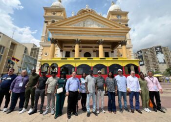Diplomáticos de 12 países recorrieron Maracaibo a bordo del Tranvía
