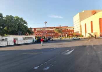 Con 453 toneladas de asfalto la Alcaldía de Maracaibo rehabilitó estacionamiento del Teatro Niños Cantores