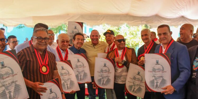 Con la orden “Ricardo Aguirre” reconocen trayectoria de gaiteros en su día