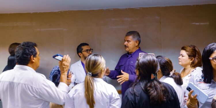 EL Gobernador Caldera marca el inicio de la rehabilitación del Hospital Chiquinquirá