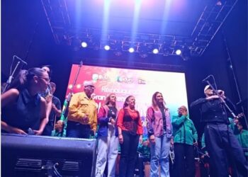 “Es un honor estar con ustedes entregando dos plazas más para Maracaibo”: Ana Clara Barboza en la Curva de Molina