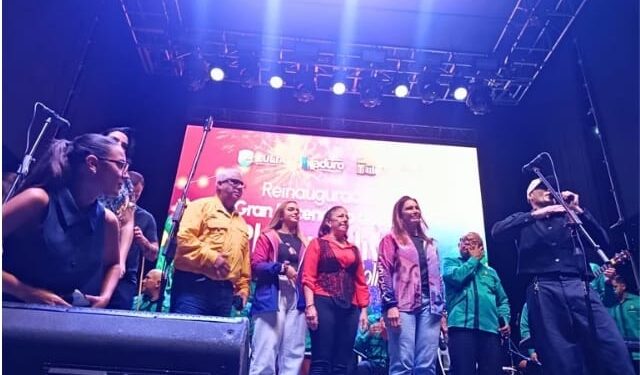 “Es un honor estar con ustedes entregando dos plazas más para Maracaibo”: Ana Clara Barboza en la Curva de Molina