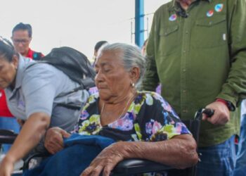A través de la VenApp Alcaldía de Maracaibo entrega ayudas humanitarias