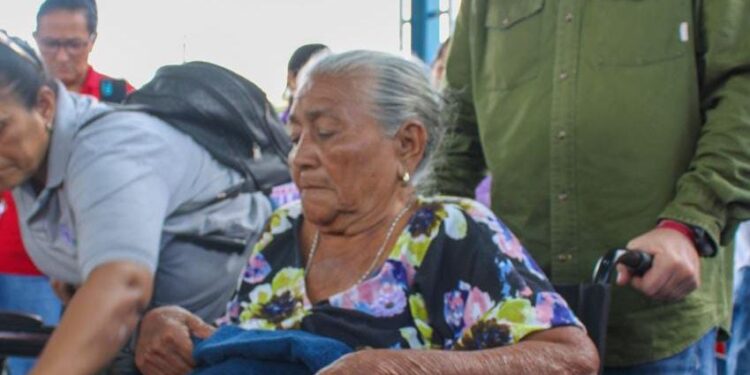 A través de la VenApp Alcaldía de Maracaibo entrega ayudas humanitarias