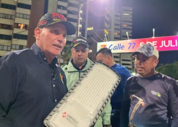 Alcalde Di Martino “En alianza con Corpoelec se han instalado 1.800 luminarias en Maracaibo”