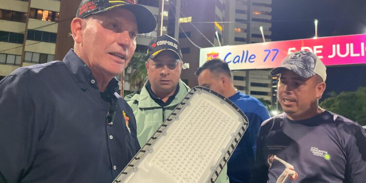Alcalde Di Martino “En alianza con Corpoelec se han instalado 1.800 luminarias en Maracaibo”
