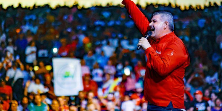 Juramentados 5.879 Comandos de Comunidades Bolivarianos Integrales en el Zulia