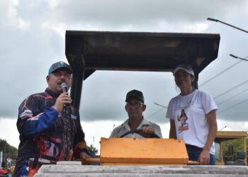 Asfaltado, alumbrado y transformadores lleva gobernador Caldera en gira por Sur del Lago