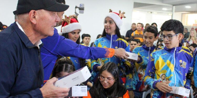 Ganadores y clasificados de categoría infantil “Maracaibo elige la gaita del año” recibieron sus premios