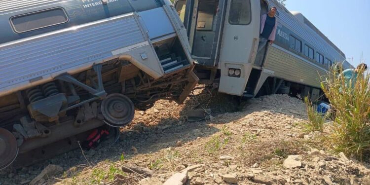 En México, accidente de tren interoceánico dejó 13 fallecidos