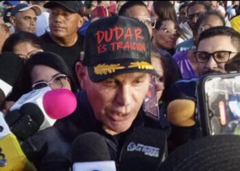 Alcalde de Maracaibo celebra la recuperación de la Plaza La Cruz