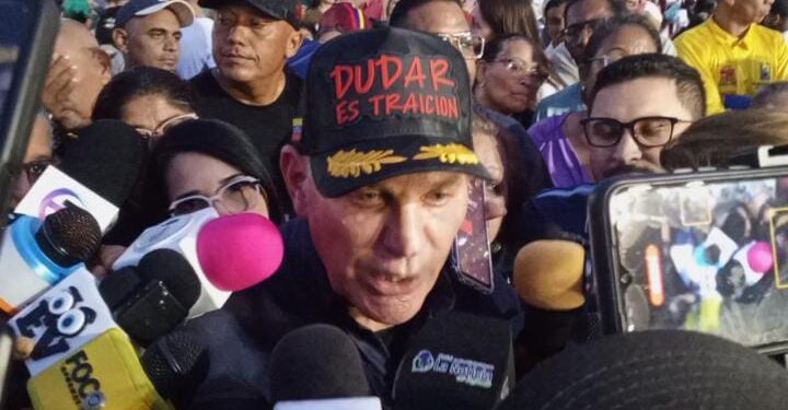Alcalde de Maracaibo celebra la recuperación de la Plaza La Cruz