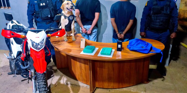 Polimaracaibo aprehendió a dos ciudadanos con presunta droga en la Av. 16 Guajira