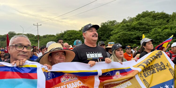 Pueblo de la Guajira venezolana marchó por el puente sobre el río Limón para exigir liberación del presidente Maduro
