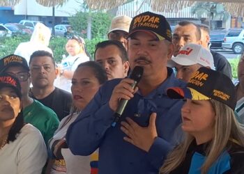 Zulianos envían mensajes de lealtad y fortaleza al presidente Maduro en cartas recogidas en las plazas Bolívar