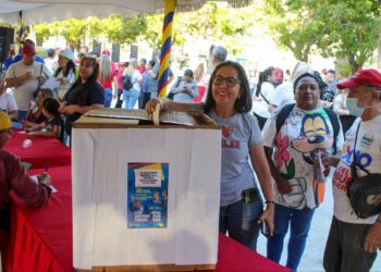 Cientos de cartas de amor del Pueblo marabino para el presidente Maduro y Cilia Flores