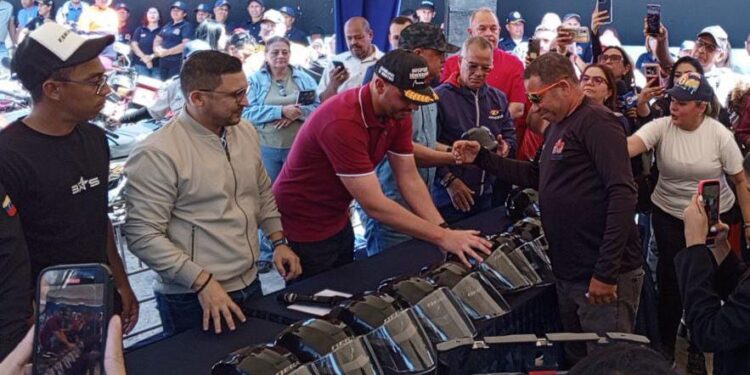 Maracaibo impulsa campaña “Chamo Usa Tu Casco” con entrega de más de 500 cascos a motorizados