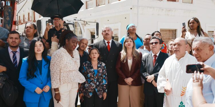 El Gobernador luis Caldera celebra junto al pueblo Día de la Zulianidad con entrega de reconocimientos y obras