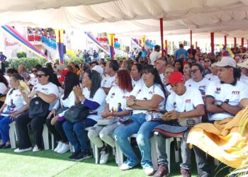 Entregan 16 viviendas y 763 títulos de propiedad a familias del estado Zulia