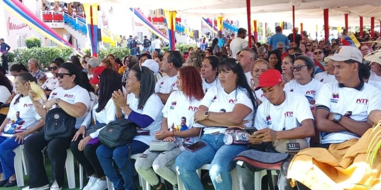 Entregan 16 viviendas y 763 títulos de propiedad a familias del estado Zulia