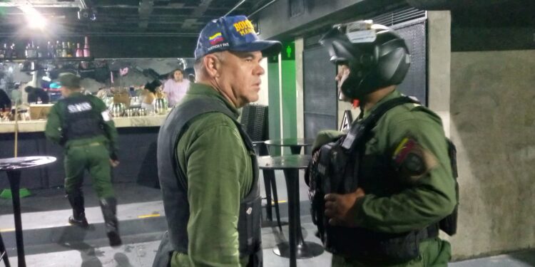 Alcaldía de Maracaibo y GNB despliegan operativo para velar cumplimiento de horario de expendio de licores