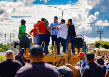 Con 438.000 toneladas colocadas gobernador Luis Caldera consolida Plan Estadal de Asfaltado en el Zulia