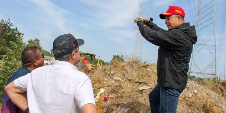 Alcaldía de Maracaibo inició mantenimiento preventivo en líneas de transmisión eléctrica
