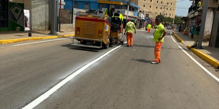 Zulia avanza en vialidad: Ejecutan trabajos de demarcación en 57,2 kilómetros de sectores estratégicos de Maracaibo
