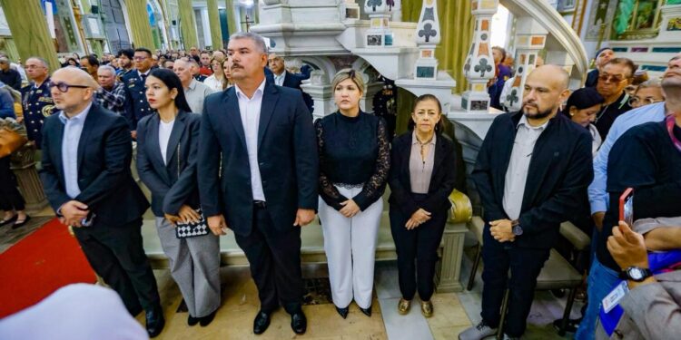 El Zulia despide al “Poeta Diamantino” Renato Aguirre con honores de Estado en la Basílica de La Chinita