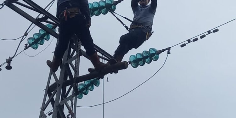 Tras afectación por lluvias CORPOELEC normaliza servicio en municipios de Mérida y Zulia