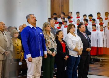 El Gobernador Luis Caldera participó en la eucaristía de imposición de cenizas