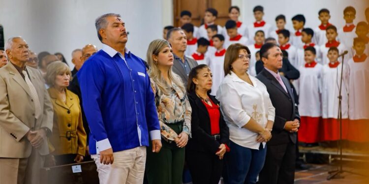 El Gobernador Luis Caldera participó en la eucaristía de imposición de cenizas