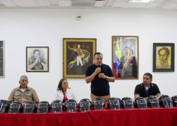 Alcaldía de Maracaibo entregó 600 cascos protectores a motorizados