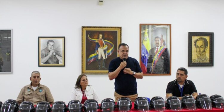 Alcaldía de Maracaibo entregó 600 cascos protectores a motorizados