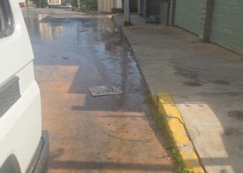 ¡A tomar conciencia! Alcaldía está en la calle frenando botes de agua