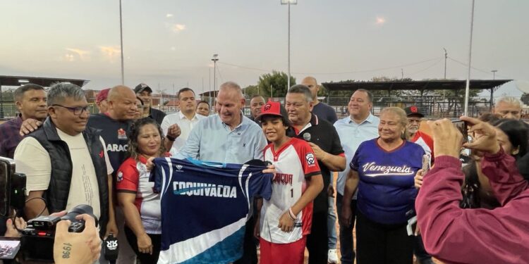¡Homenaje a la Pequeña Liga de Béisbol Infantil “Coquivacoa!
