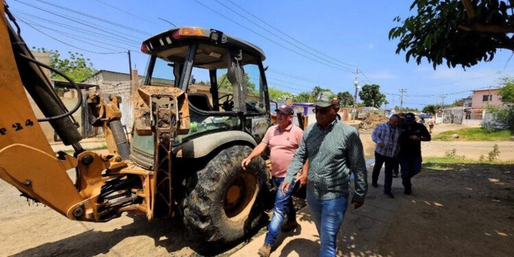 Plan Rector de Aguas Servidas avanza en saneamiento de colectores y bocas de visita en parroquia Coquivacoa