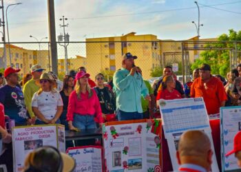 El Gobernador Caldera evalúa proyectos junto a comunas del urbanismo Fabricio Ojeda en Lagunillas