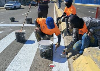 Seguridad vial Alcaldía demarca fachada y avenida principal del Terminal de Pasajeros de Maracaibo