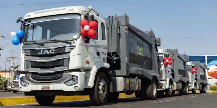 ¡Llegaron 7 camiones compactadores!