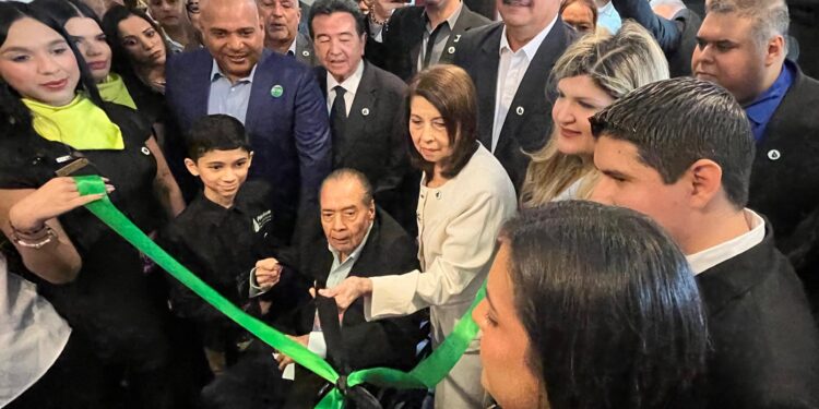 El Gobernador Luis Caldera inaugura 7ma Expo Internacional de Petróleo, Industria y Comercio en el Zulia