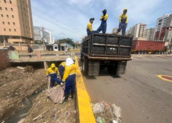 ¡Trabajo de saneamiento indetenible!IMA limpia 970 metros lineales de la cañada Hamburgo en parroquia Santa Lucia