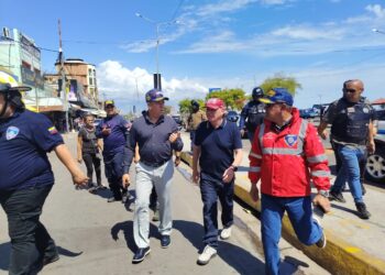 ¡Respuesta inmediata! Bomberos de Maracaibo sofocan incendio en el Callejón de los Pobres